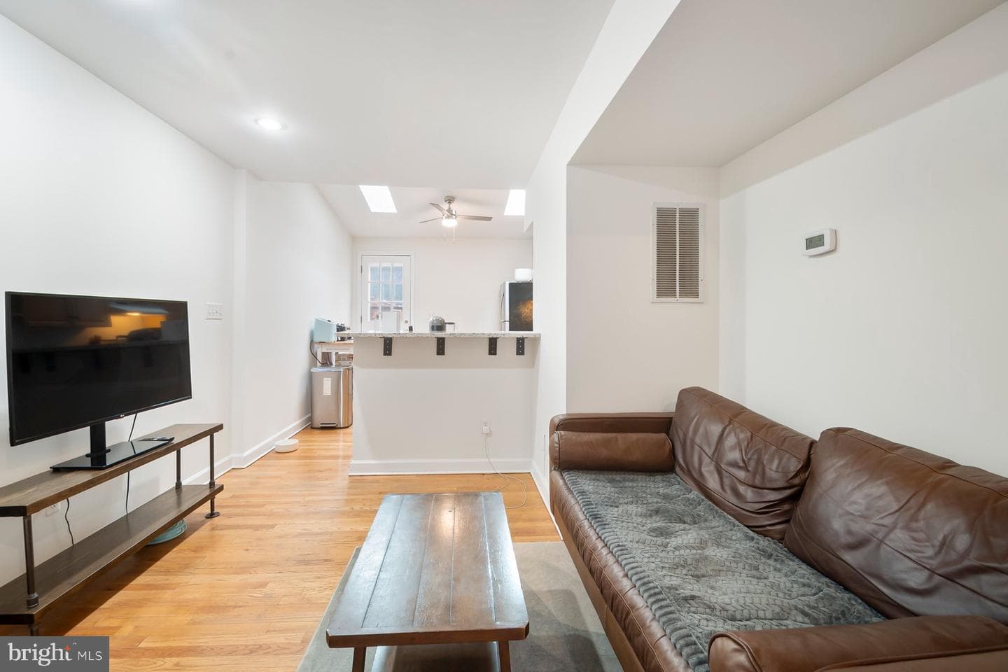 2526 Foster Avenue photo 10