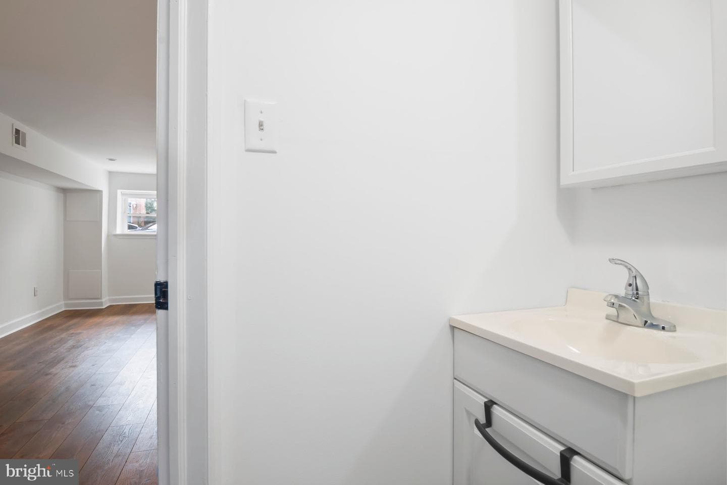 2526 Foster Avenue photo 13