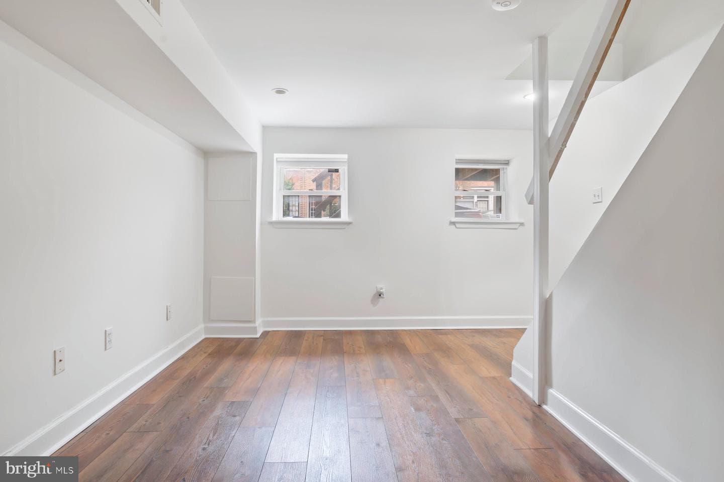 2526 Foster Avenue photo 14