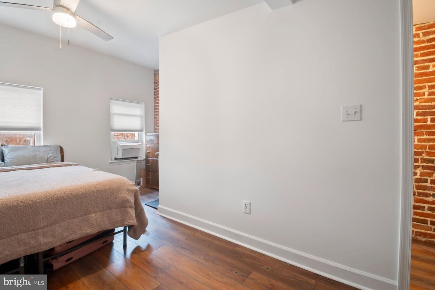 2526 Foster Avenue photo 17