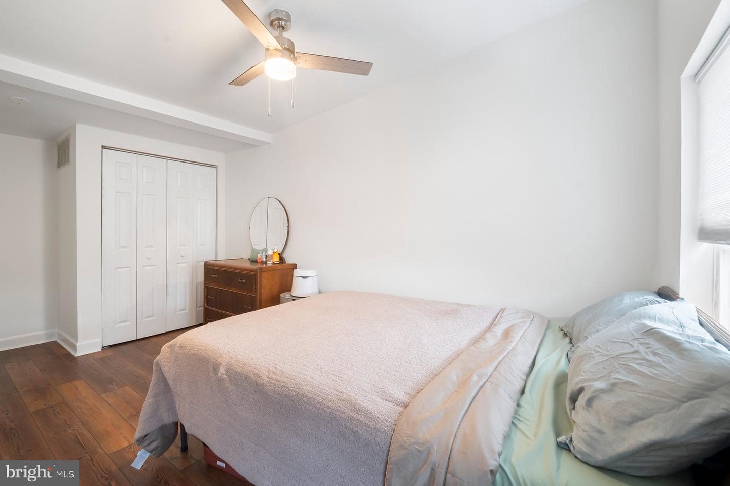 2526 Foster Avenue photo 18