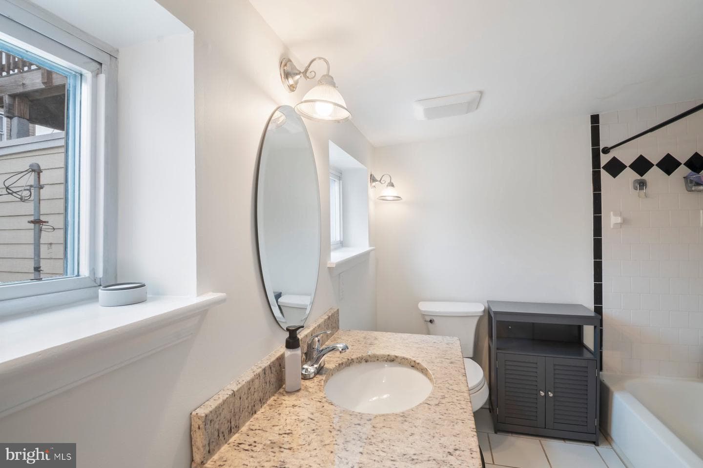 2526 Foster Avenue photo 19
