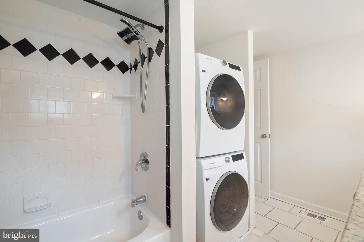 2526 Foster Avenue photo 20