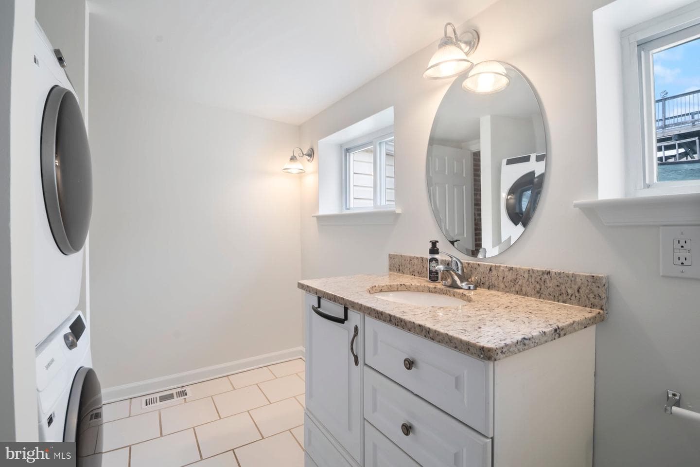 2526 Foster Avenue photo 21