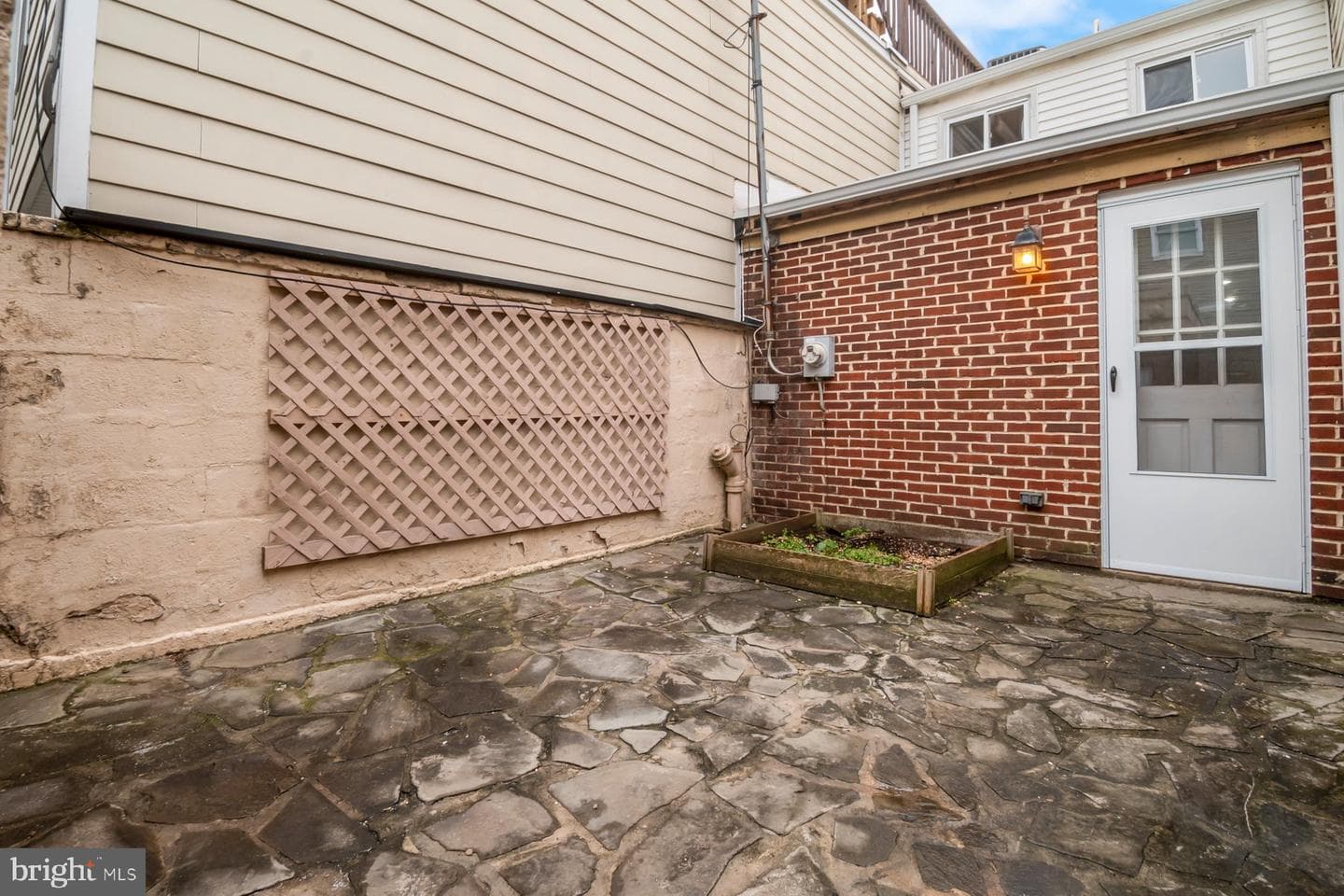 2526 Foster Avenue photo 23