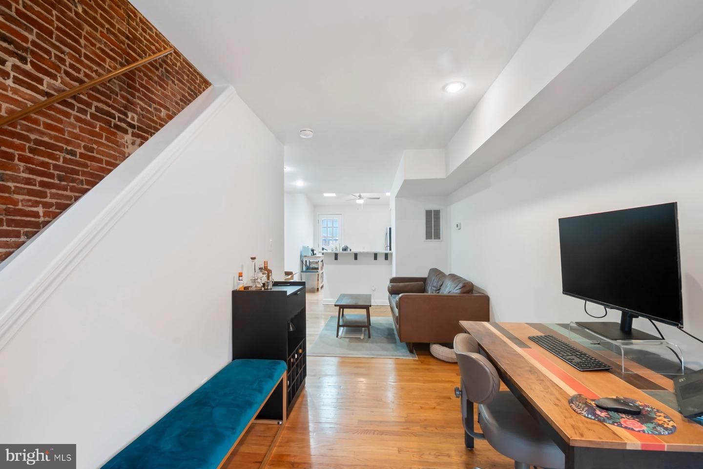 2526 Foster Avenue photo 4