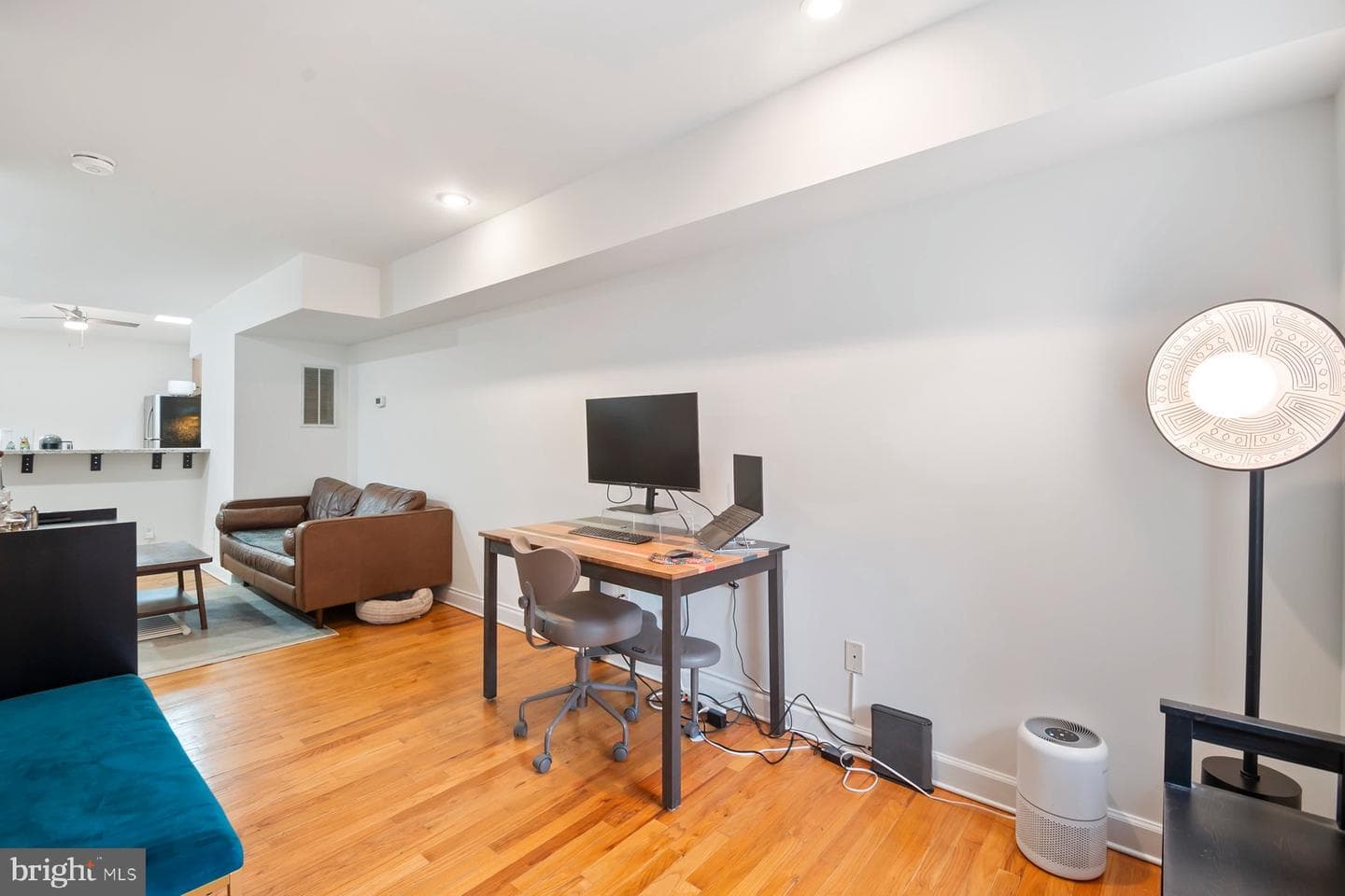 2526 Foster Avenue photo 5