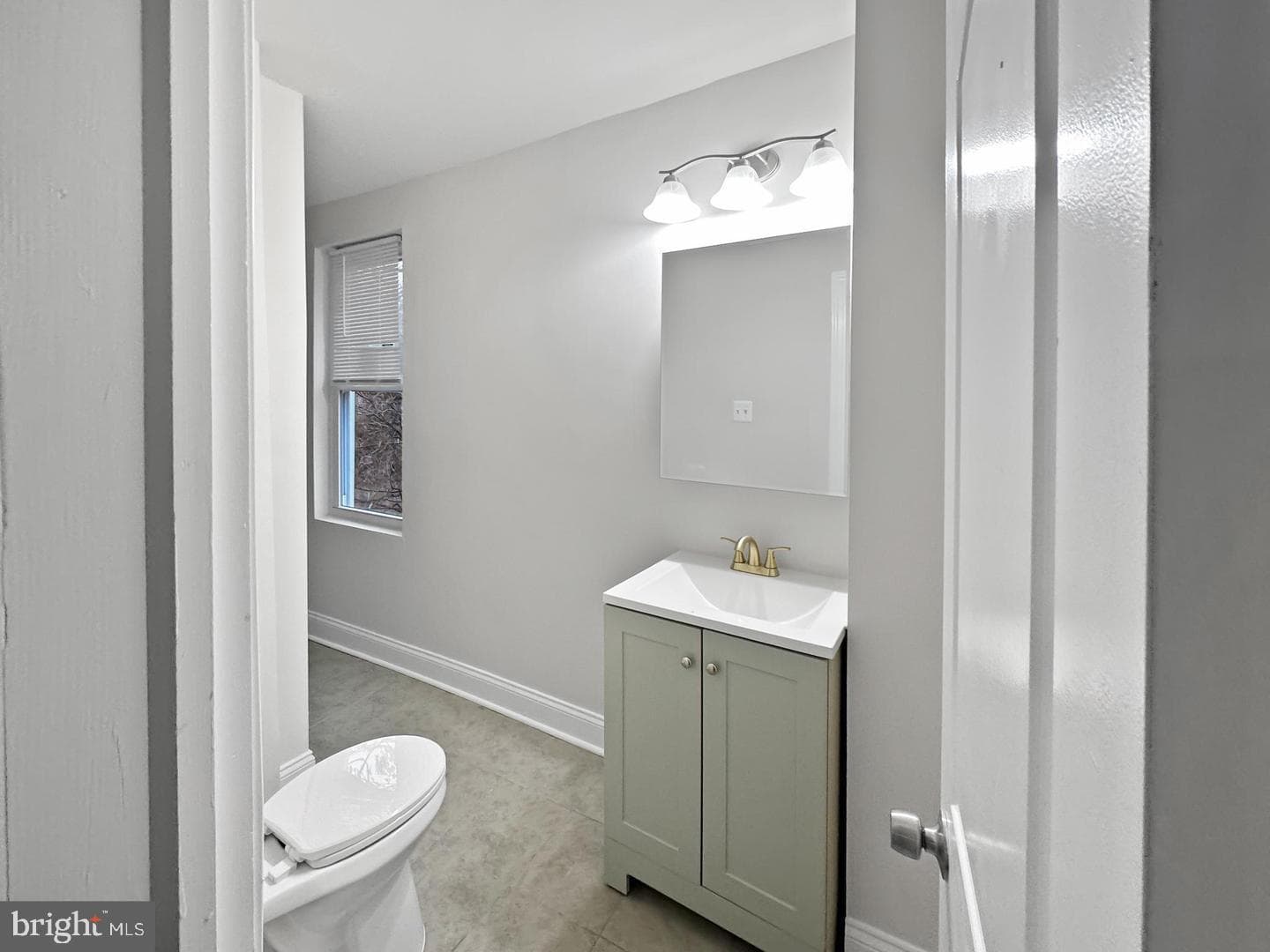 910 N Arlington Avenue photo 3