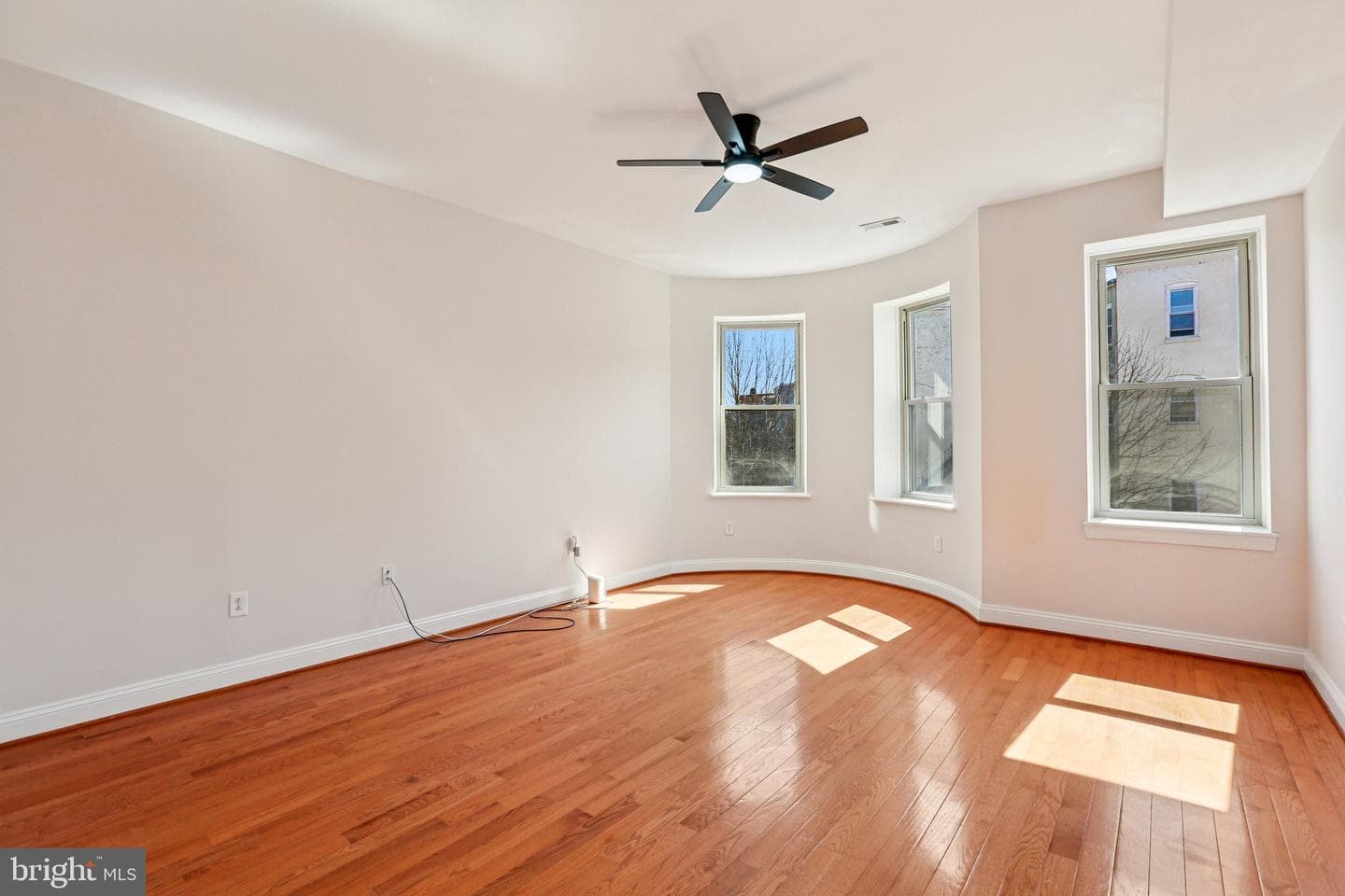 914 Newington Avenue photo 19