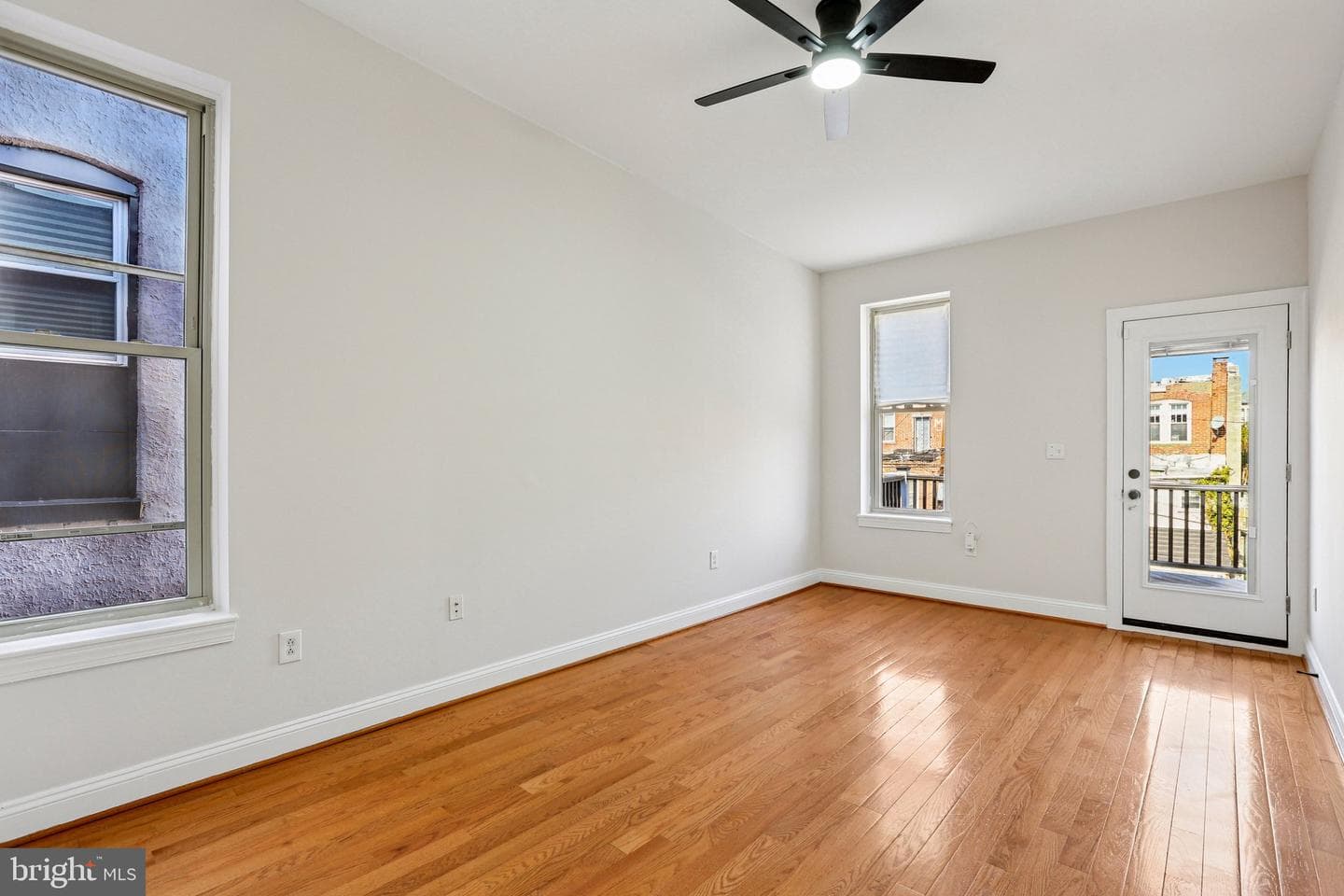 914 Newington Avenue photo 23