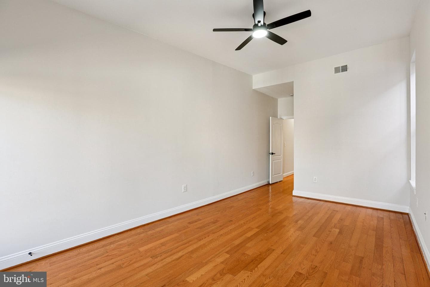 914 Newington Avenue photo 24