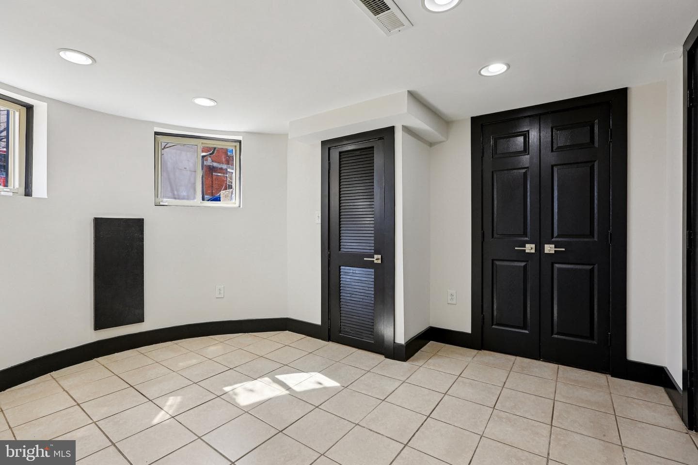 914 Newington Avenue photo 36