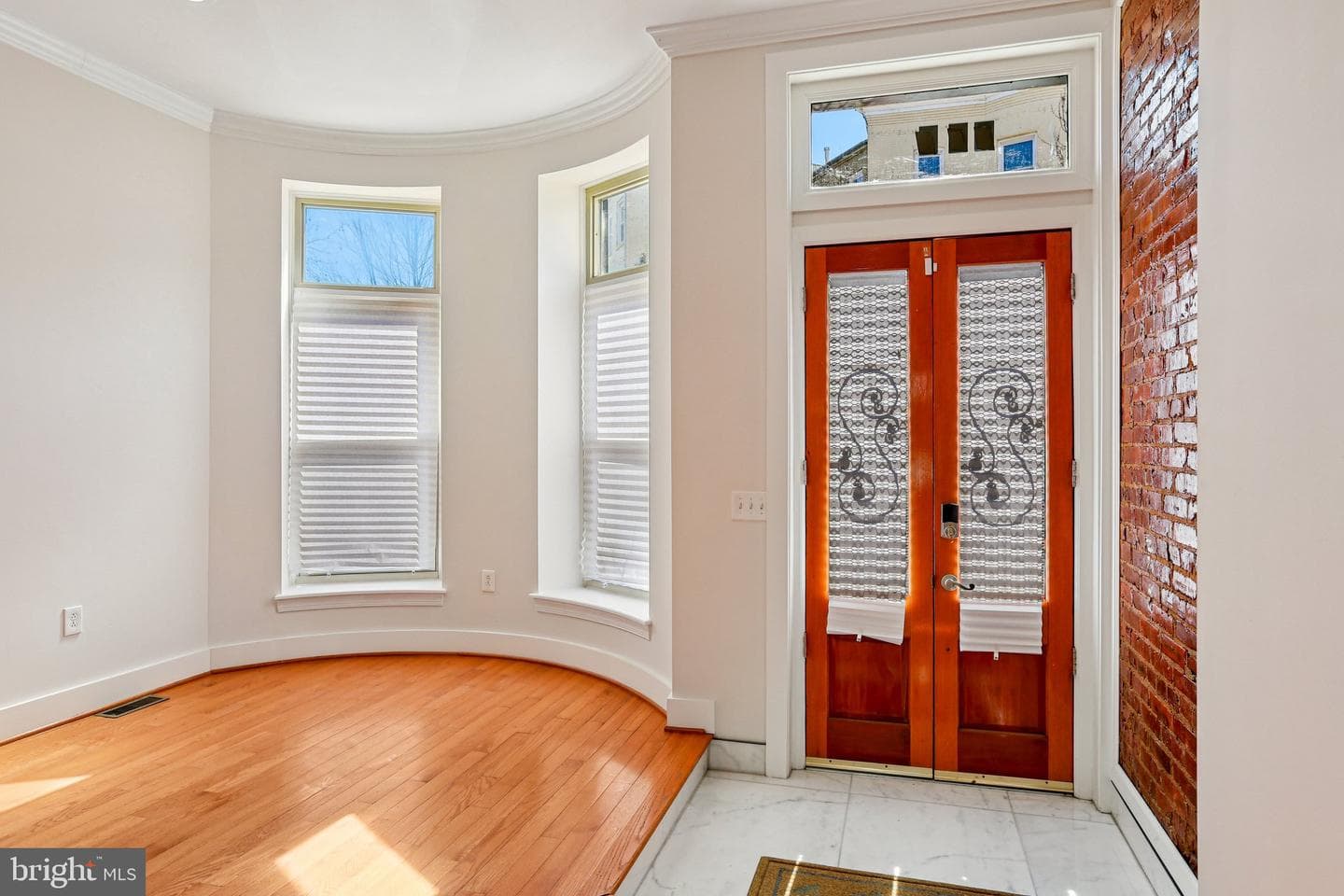 914 Newington Avenue photo 4