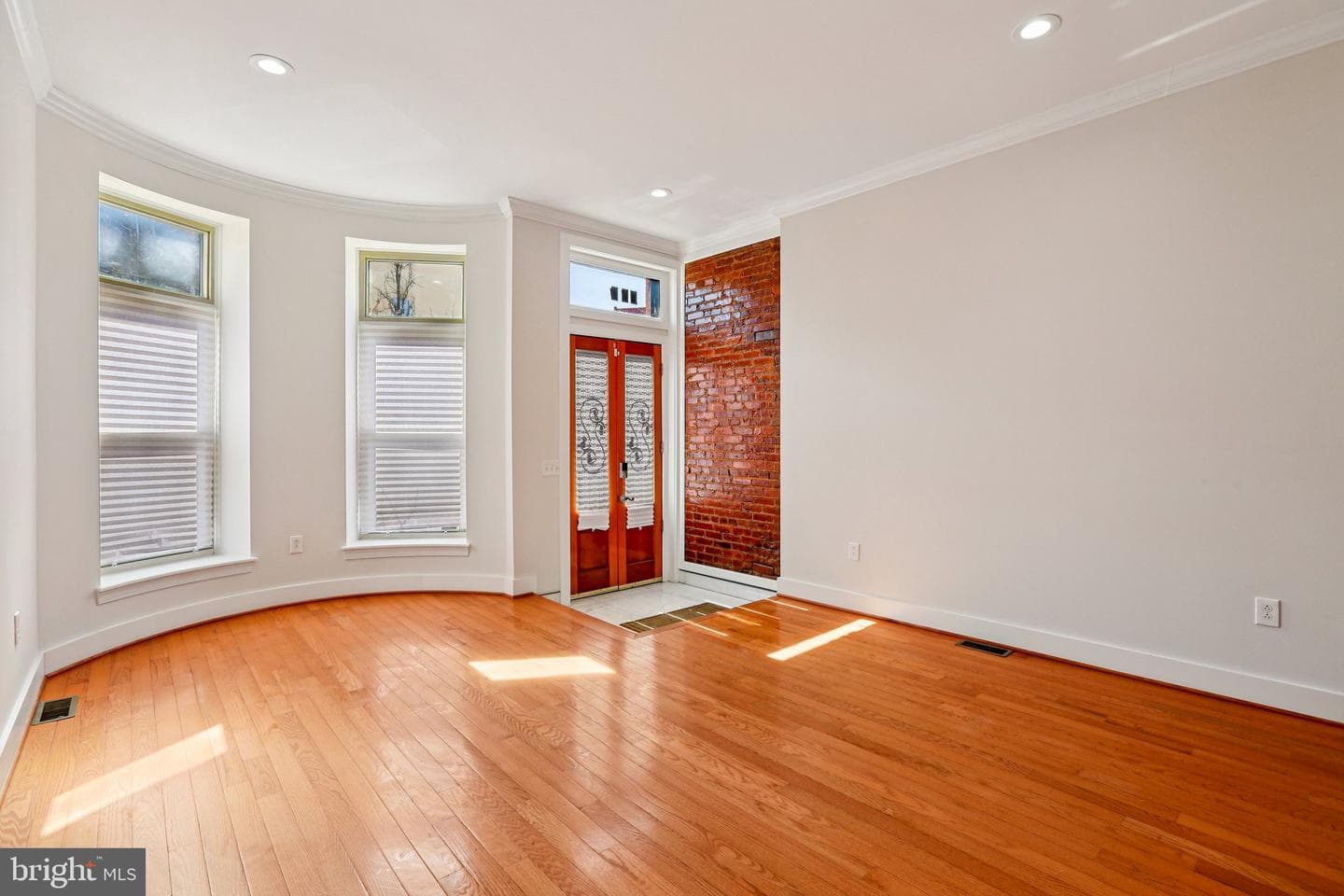 914 Newington Avenue photo 5