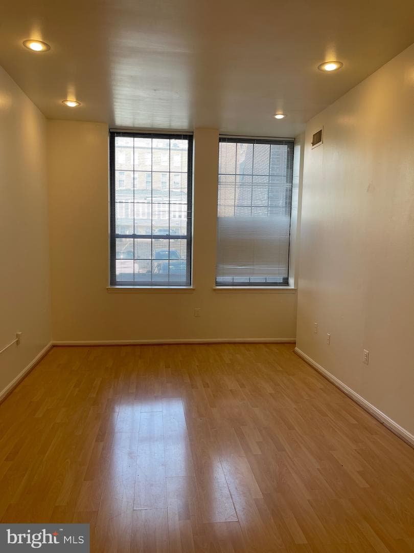 1011 Hunter Street N #f2 photo 16