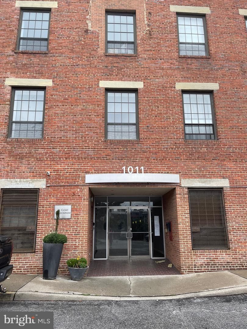 1011 Hunter Street N #f2 photo 2