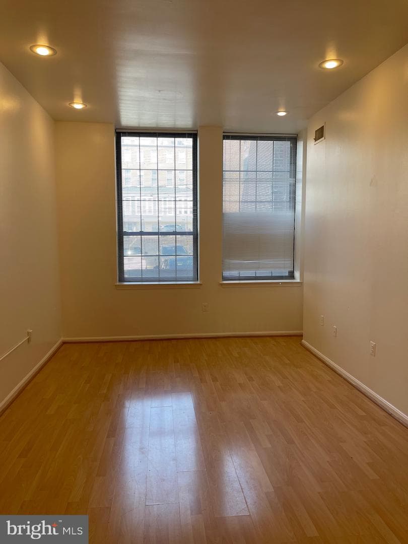 1011 Hunter Street N #f2 photo 20