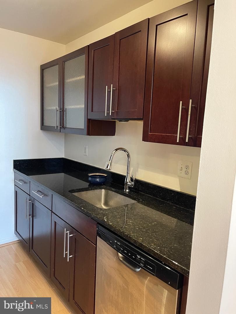 1011 Hunter Street N #f2 photo 29