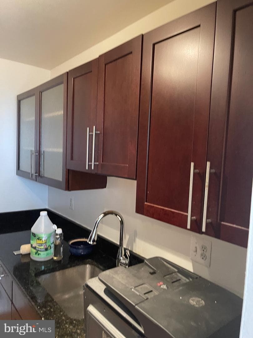 1011 Hunter Street N #f2 photo 5
