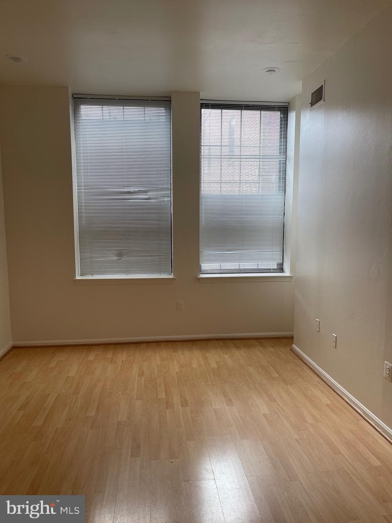 1011 Hunter Street N #f2 photo 8