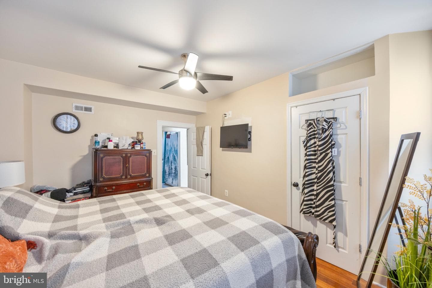 30 N Ellamont Street photo 15