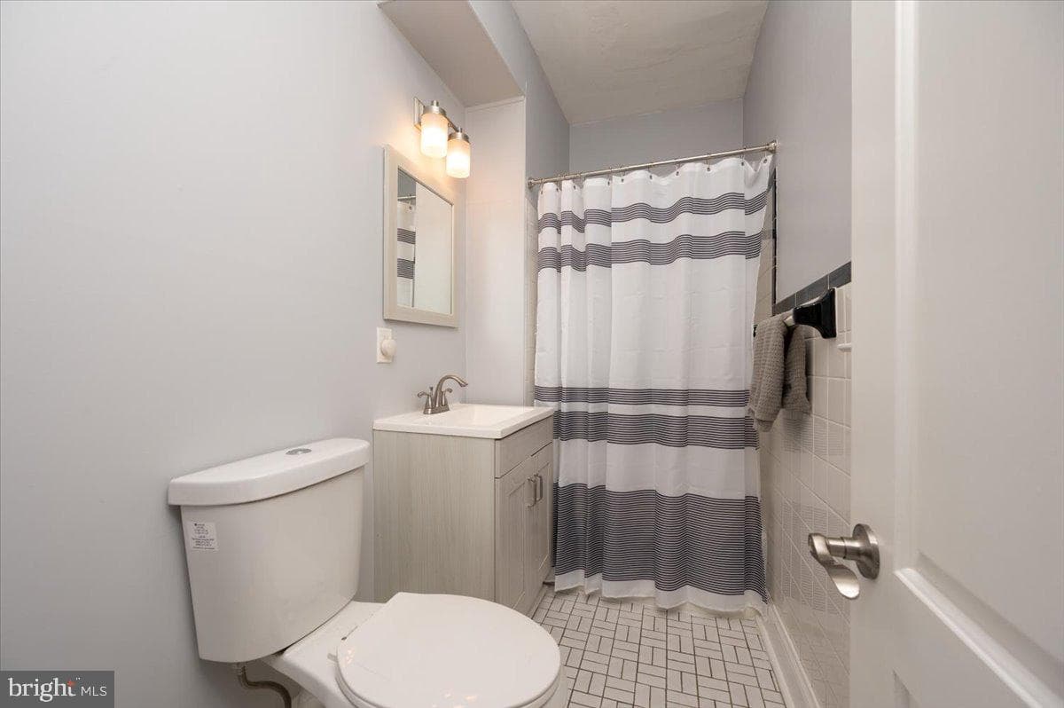 3202 E Northern Parkway photo 16