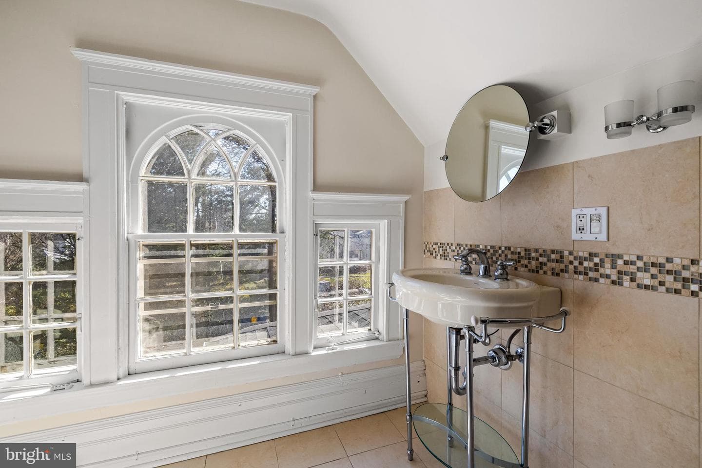 225 Hawthorne Road photo 60