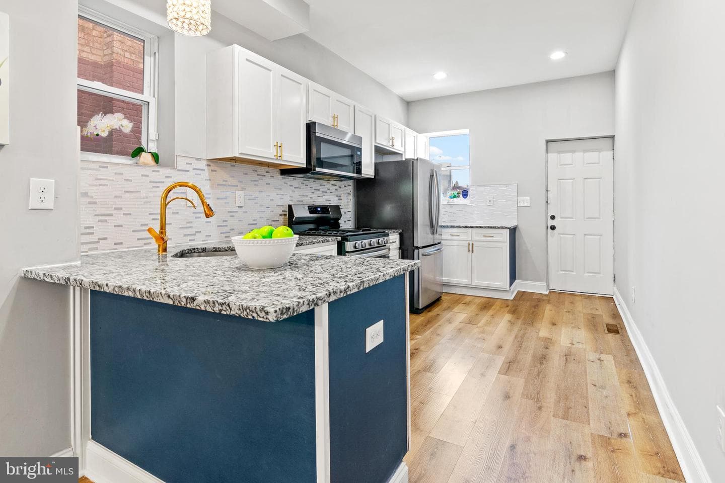 2956 Greenmount Avenue photo 8