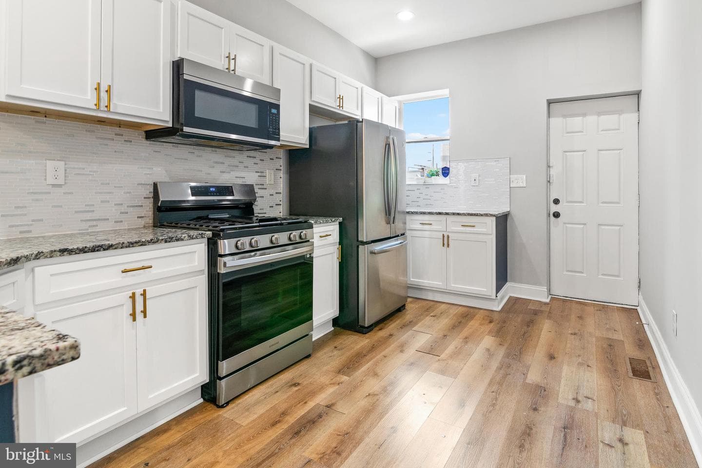 2956 Greenmount Avenue photo 9