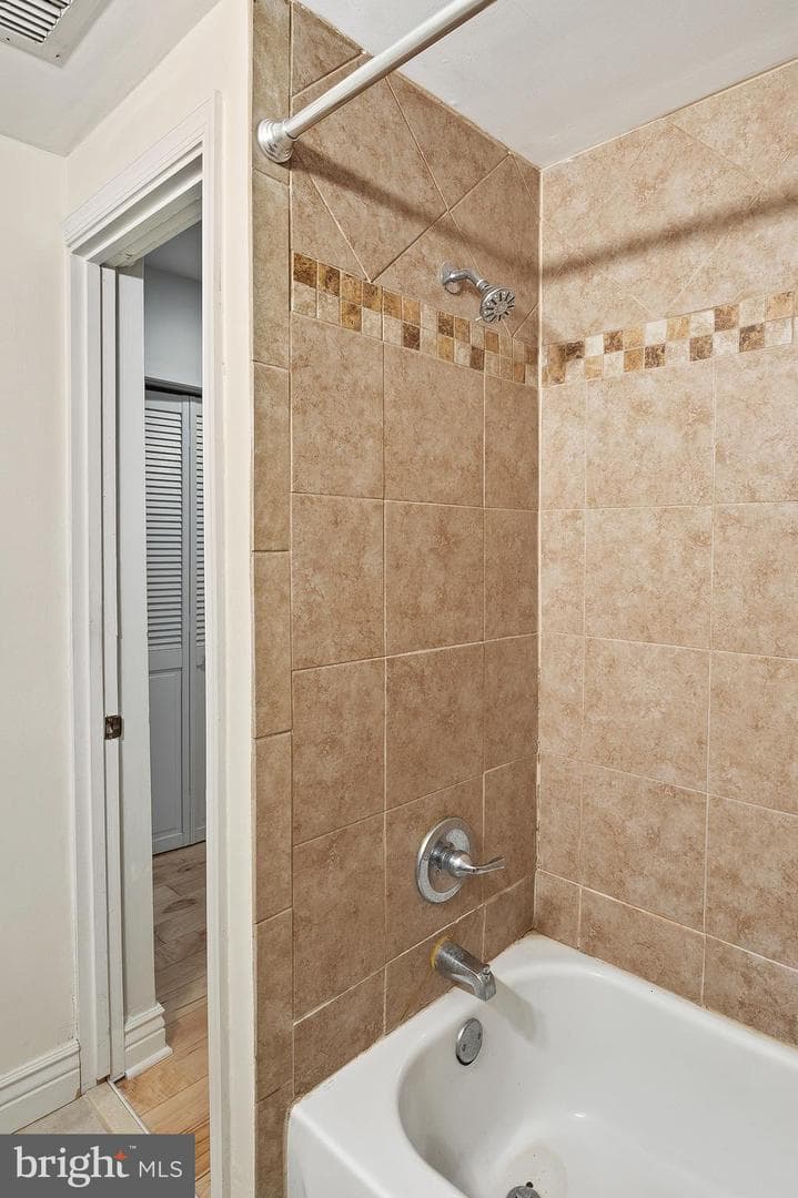121 W Hamburg Street photo 21