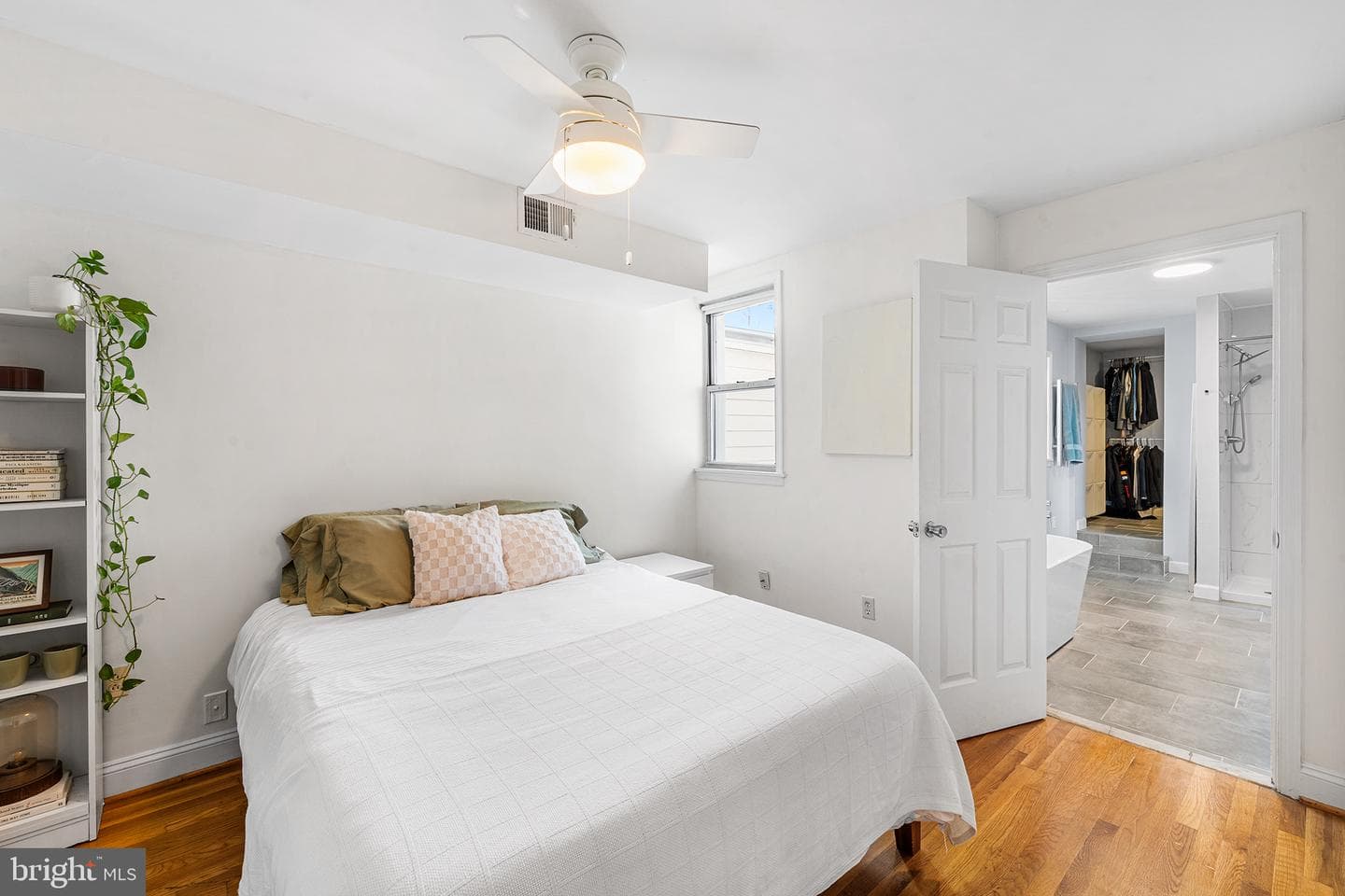 1838 Gough Street photo 16