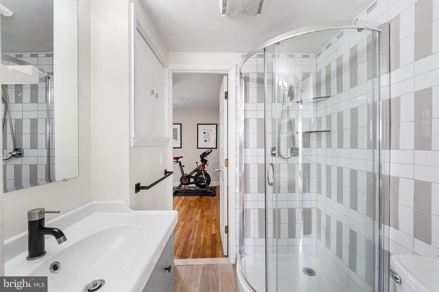 1838 Gough Street photo 29