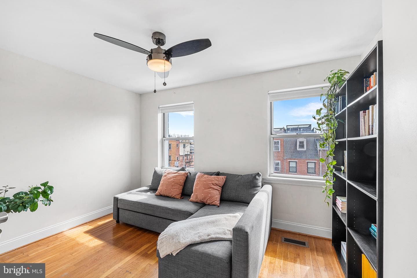 1838 Gough Street photo 32