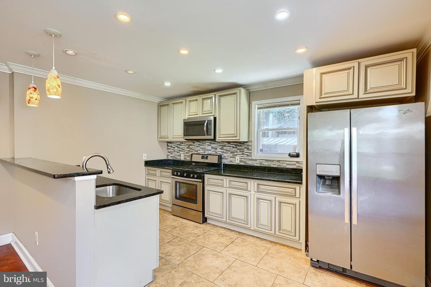6110 Everall Avenue photo 9
