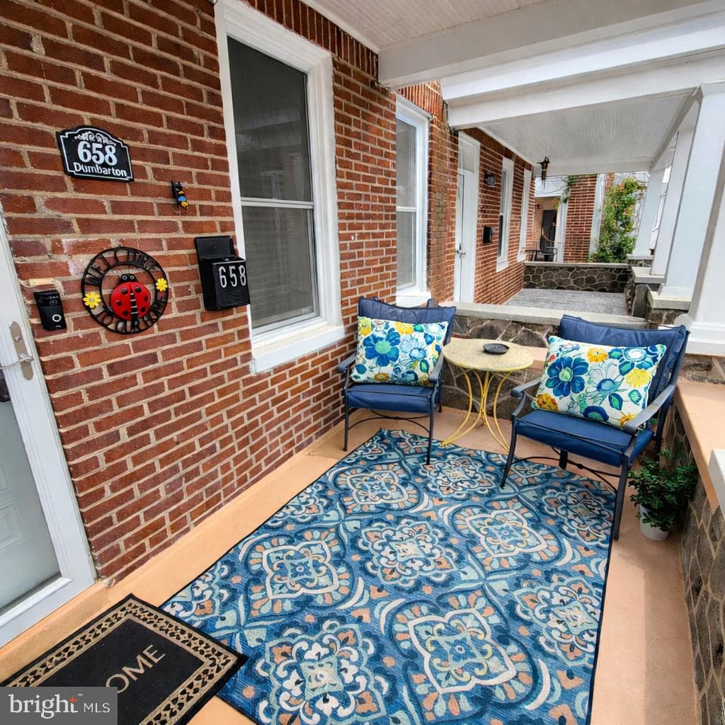 658 Dumbarton Avenue photo 4