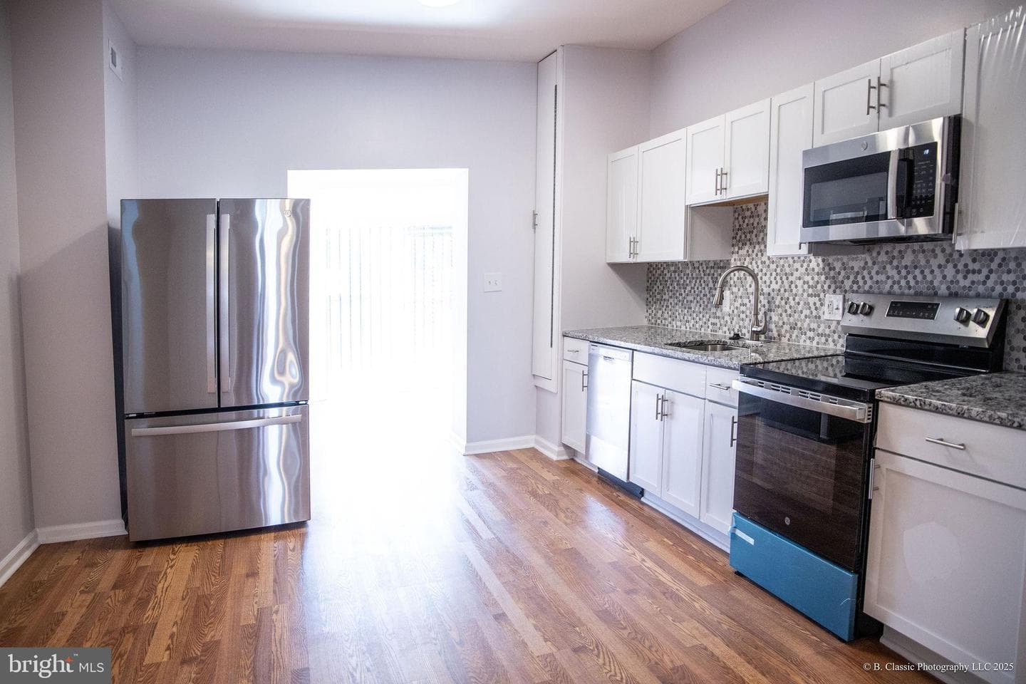 3035 W Belvedere Avenue photo 11