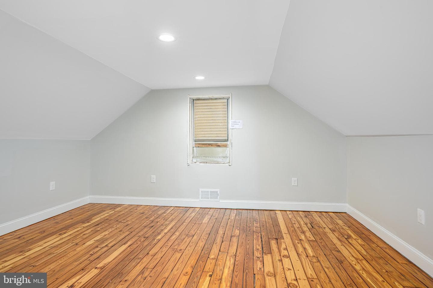 207 Saint Dunstans Road photo 25
