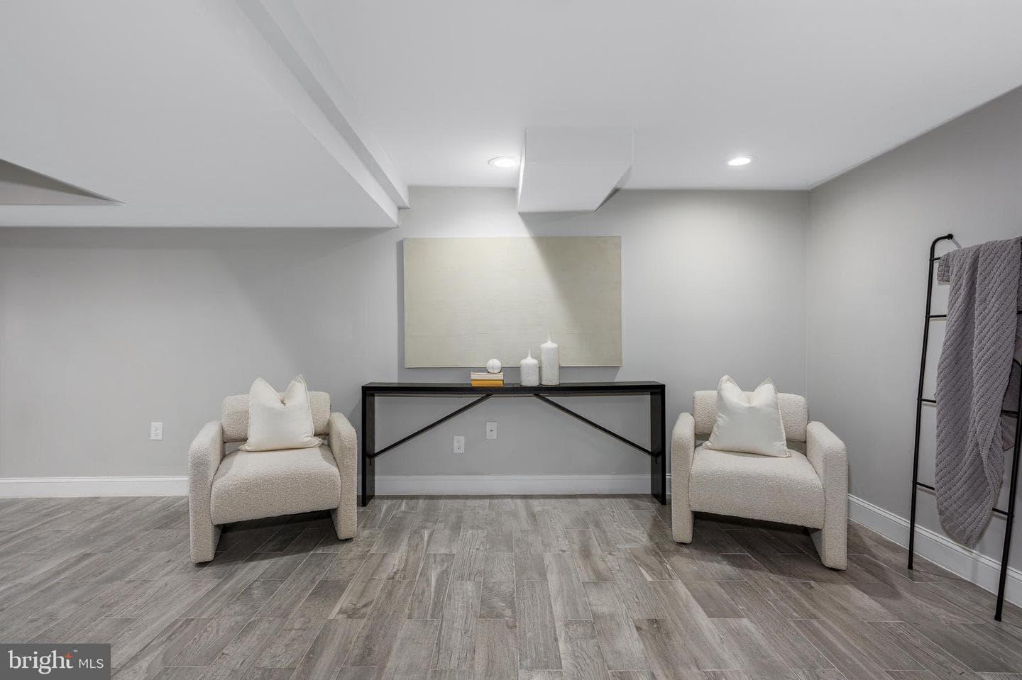 207 Saint Dunstans Road photo 28