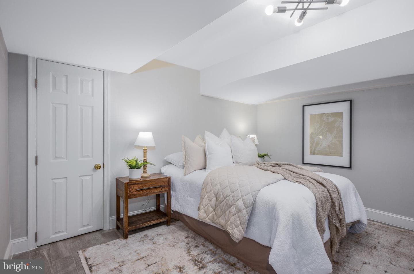 207 Saint Dunstans Road photo 29