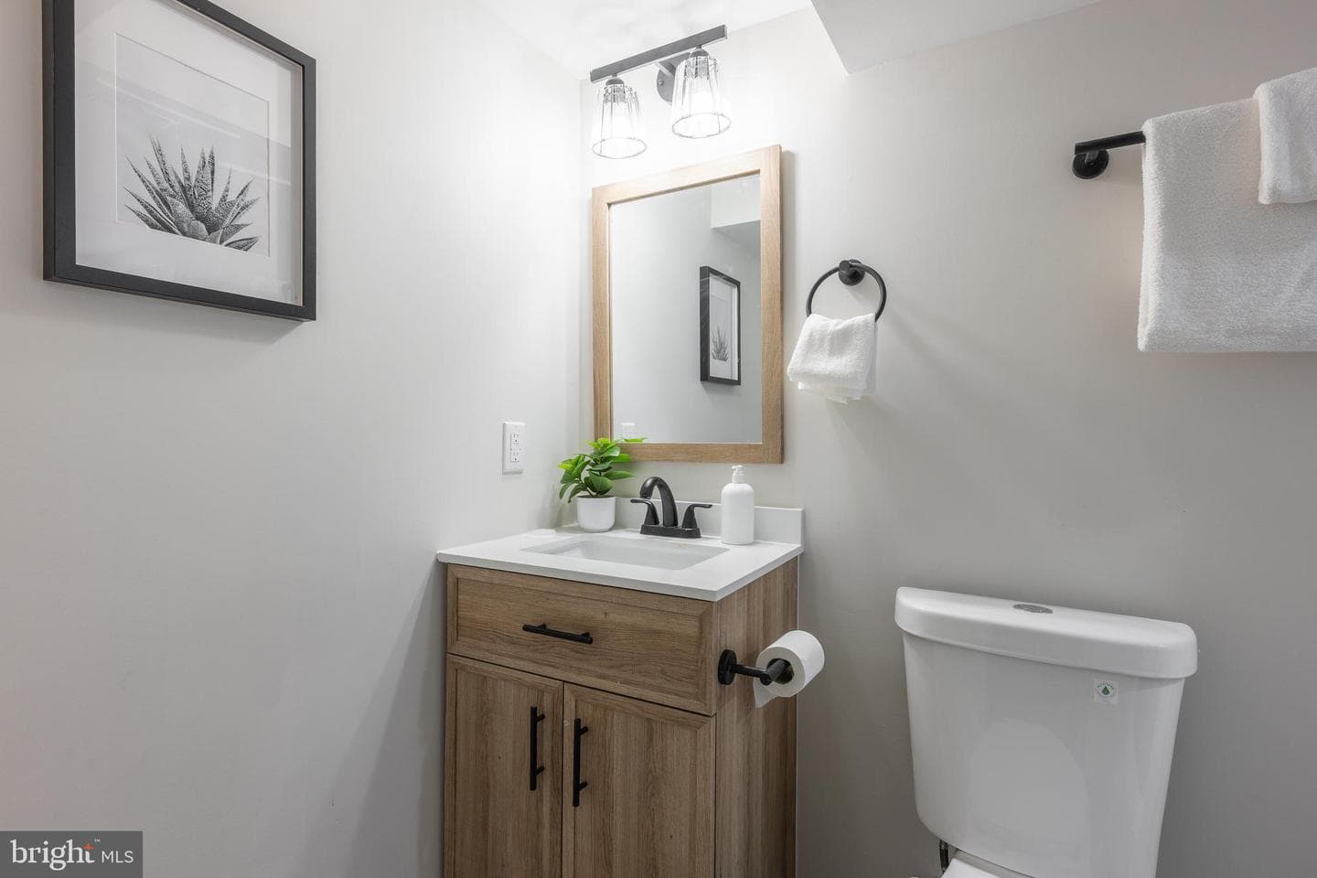 207 Saint Dunstans Road photo 31