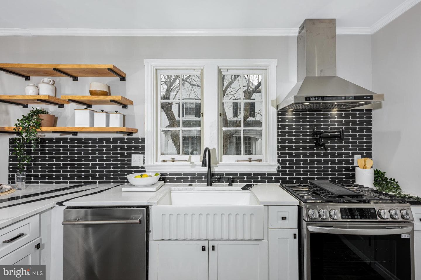 207 Saint Dunstans Road photo 7