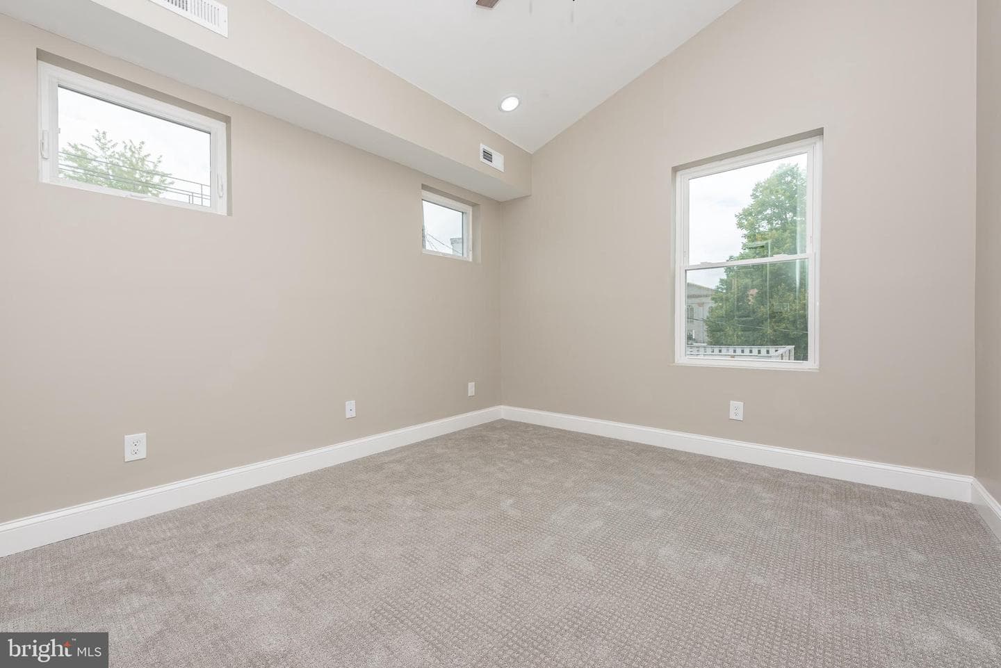 1068 W Fayette Street photo 18