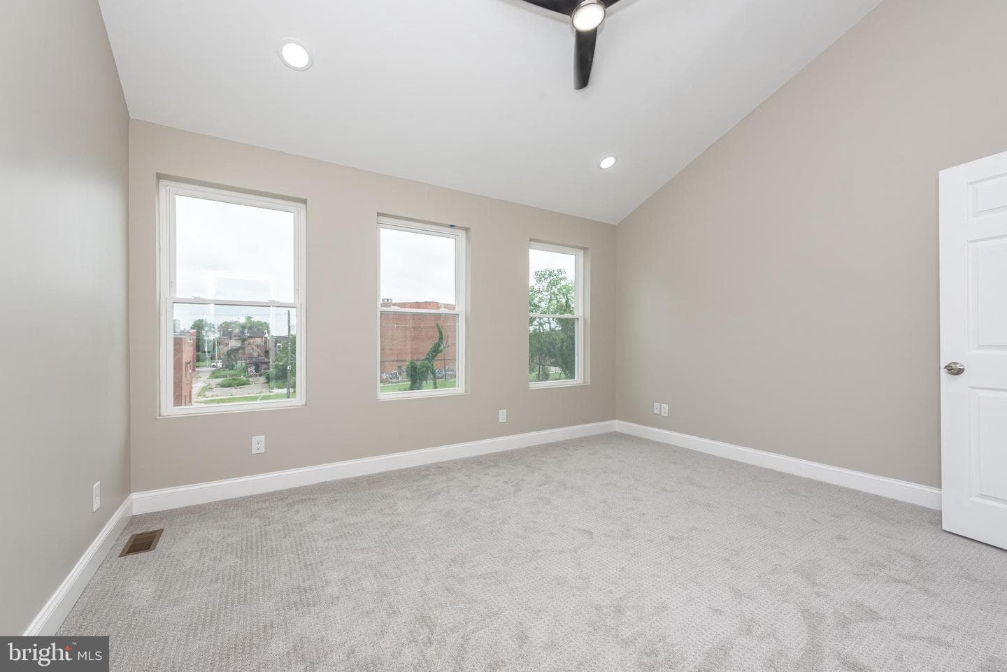 1068 W Fayette Street photo 20