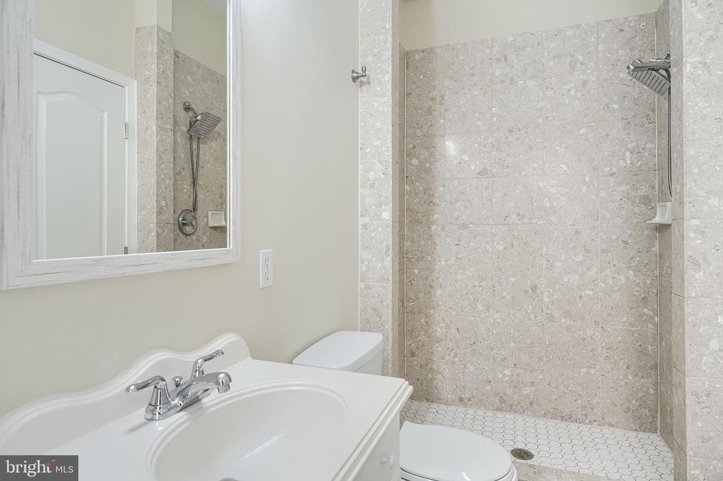 817 W Cross Street photo 25