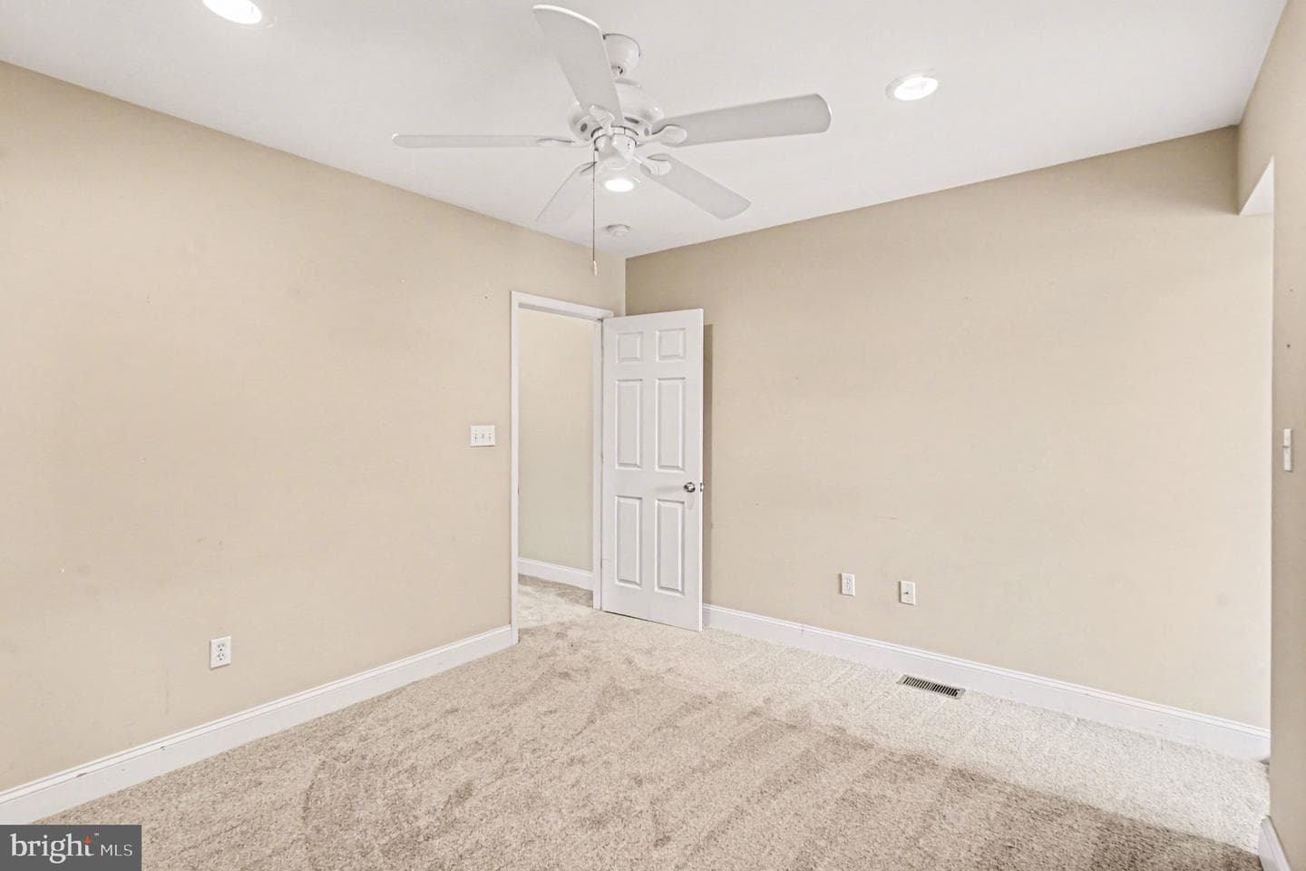 3820 Hudson Street photo 31