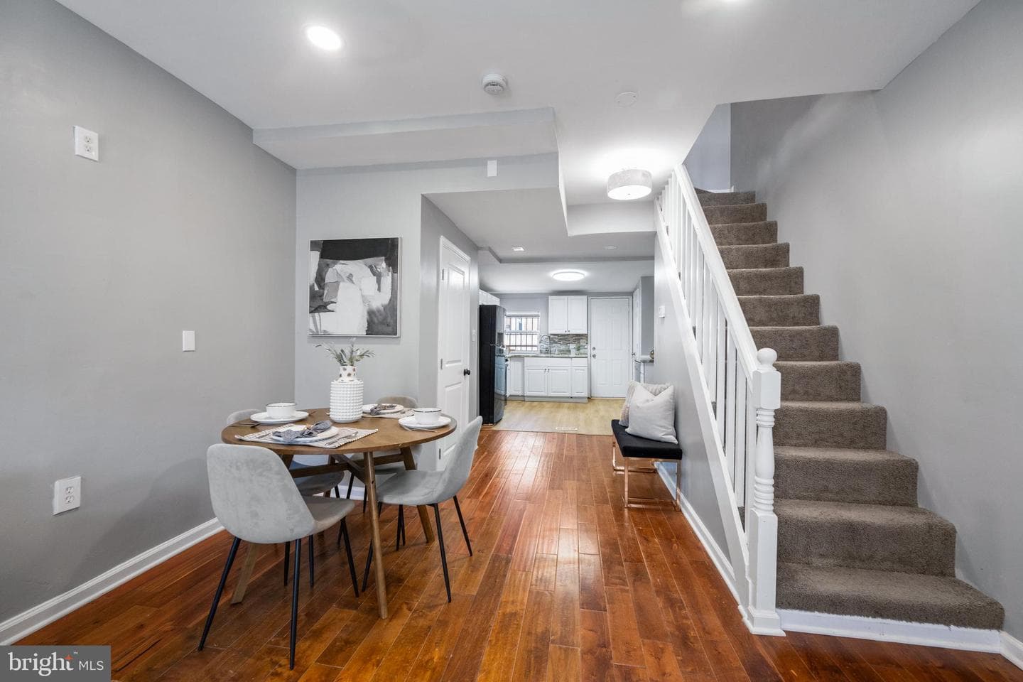 1028 W Cross Street photo 8