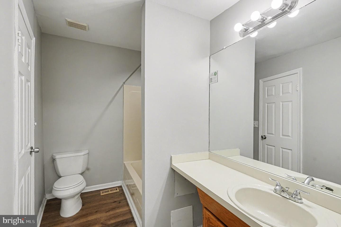 613 Harvey Street photo 18