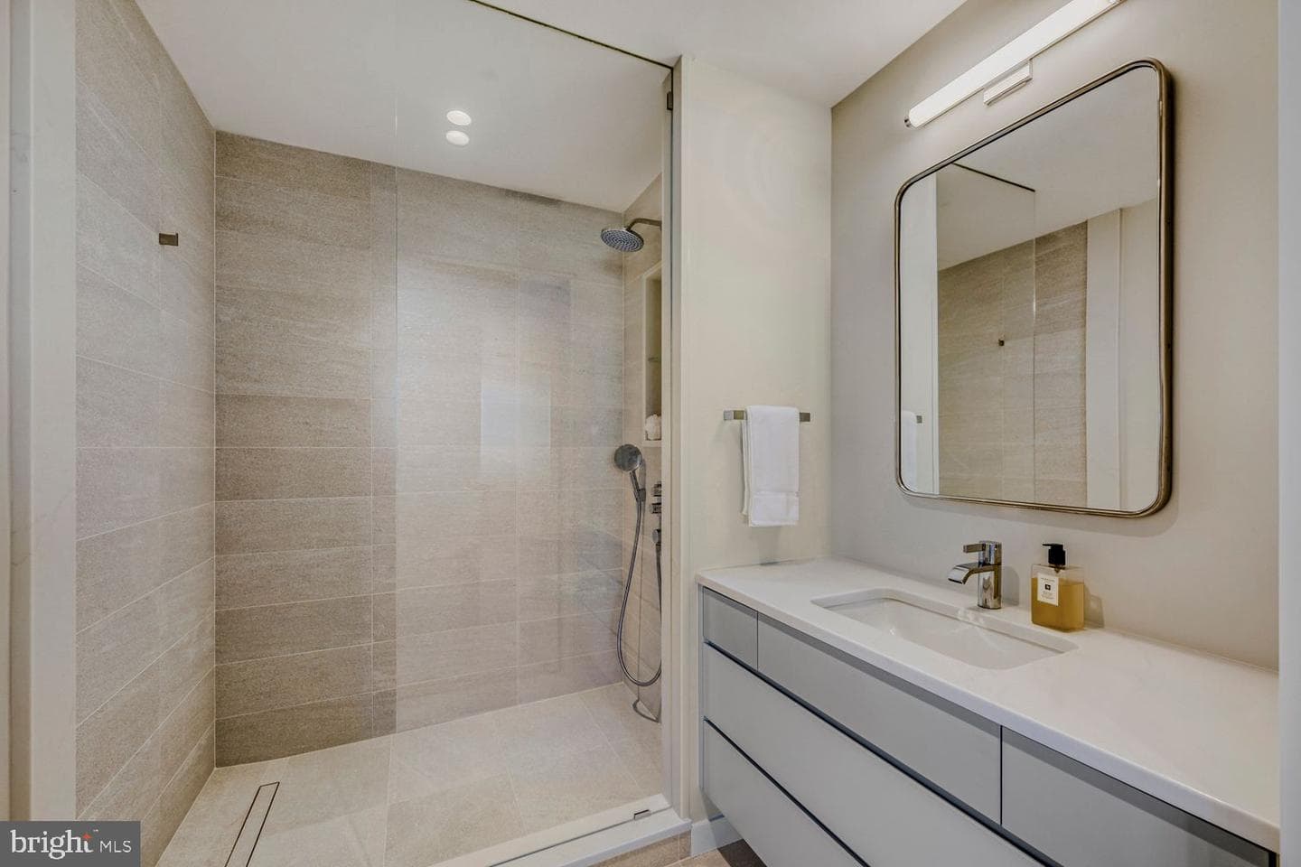 1200 Steuart Street #1811 photo 27