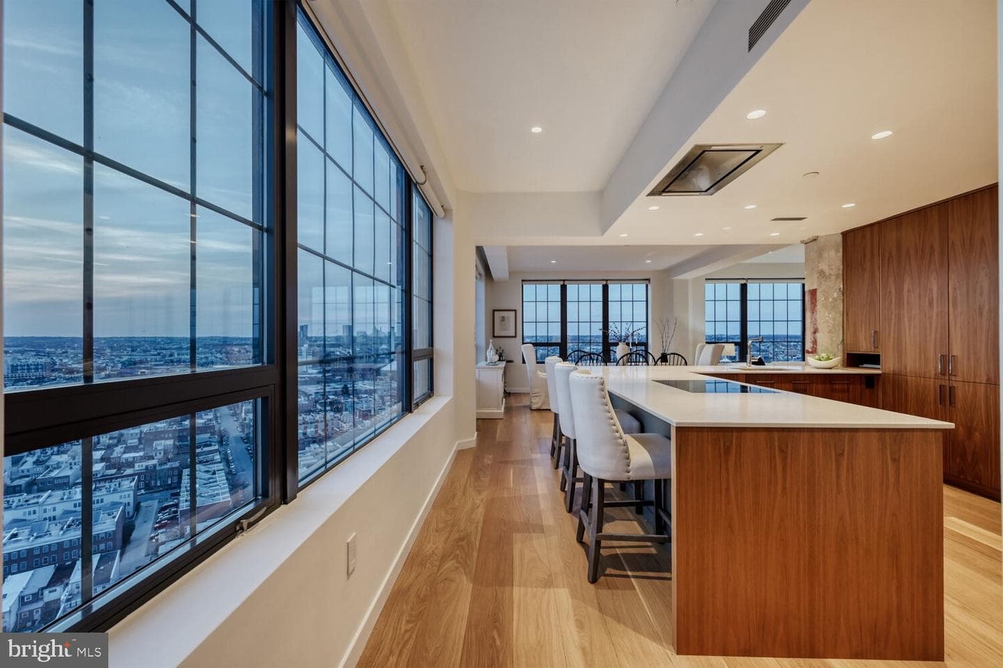 1200 Steuart Street #1811 photo 3