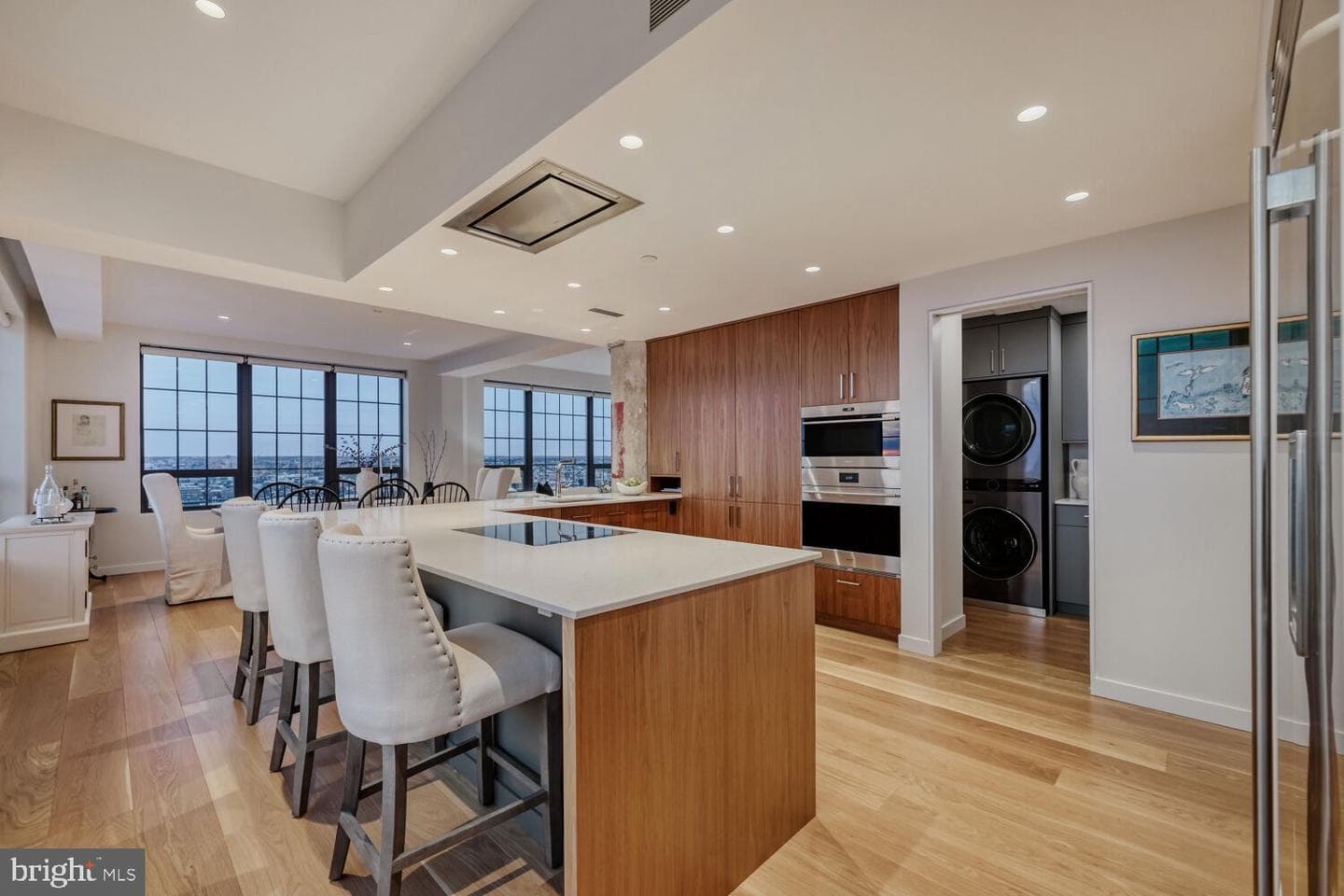 1200 Steuart Street #1811 photo 4